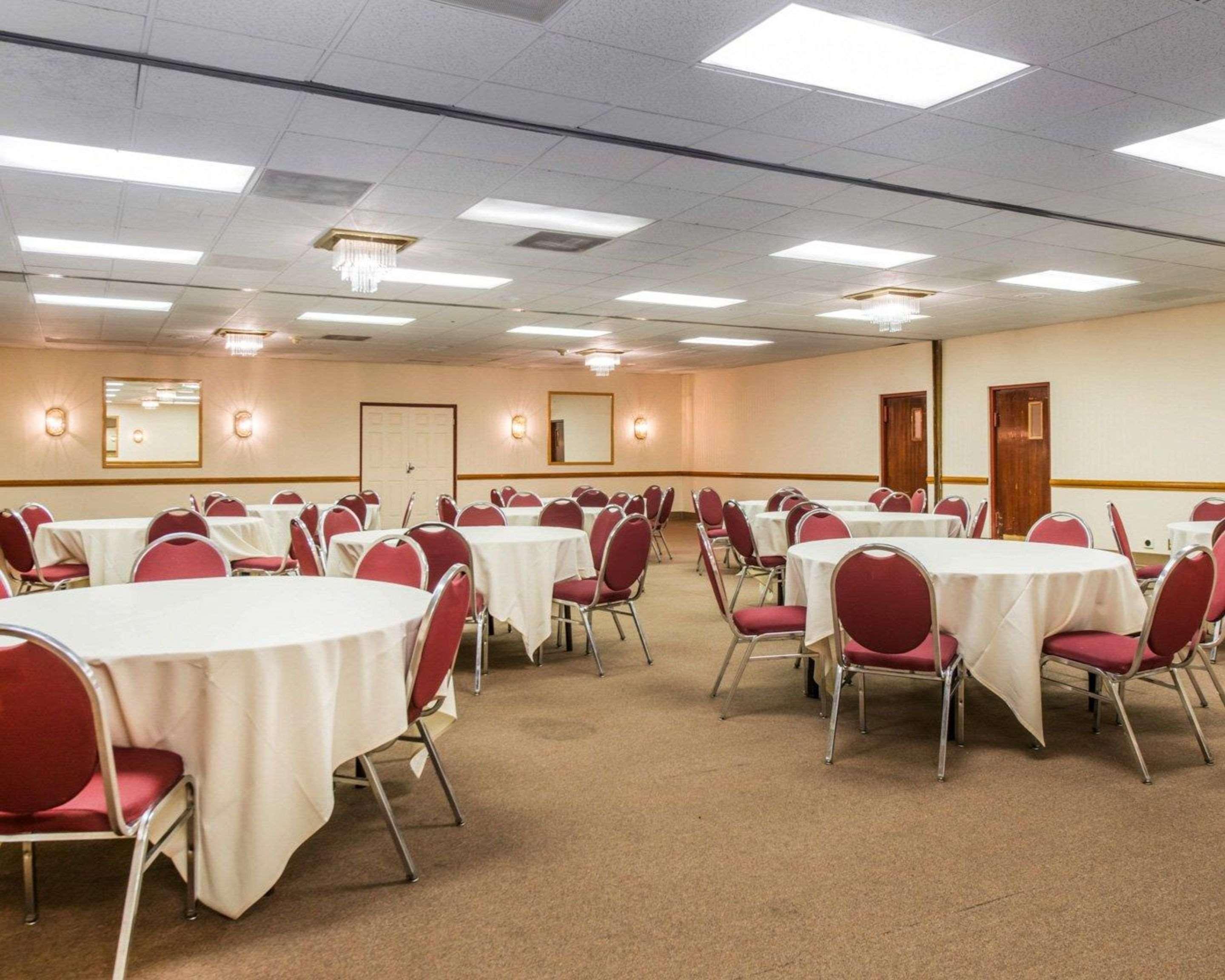 Clarion Inn&Events Center Pueblo North Exterior foto